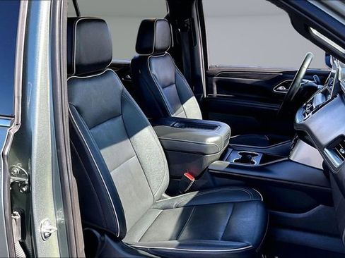 Used 2023 Chevrolet Suburban Premier image 29