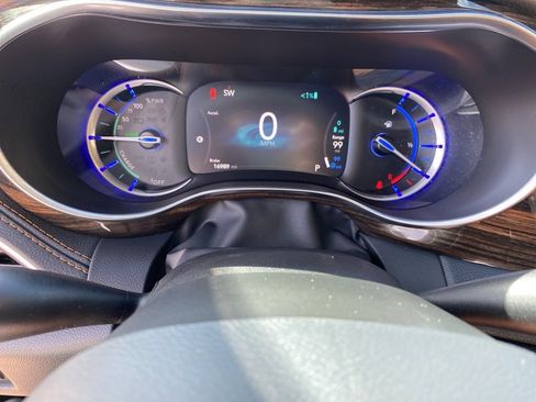 Used 2023 Chrysler Pacifica Pinnacle image 43