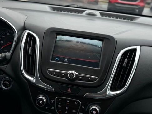 Used 2018 Chevrolet Equinox LT image 3