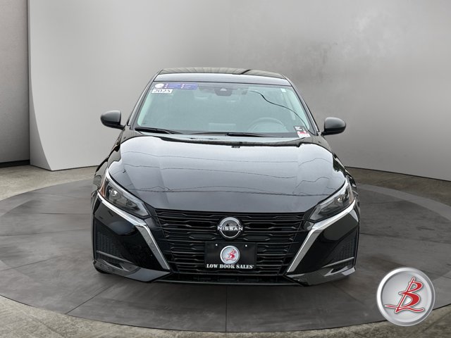 Used 2025 Nissan Altima 2.5 SV FWD image 2