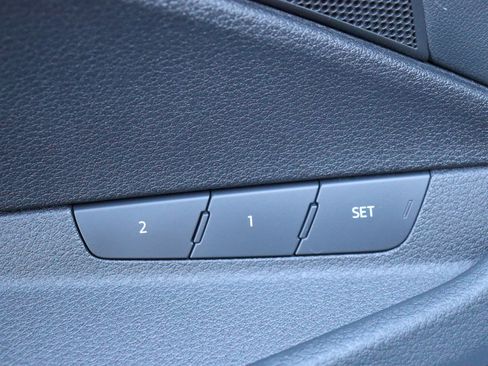 Used 2021 Audi e-tron Premium Plus w/ Premium Plus Package image 26