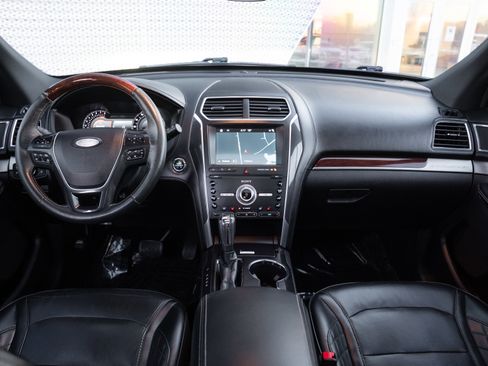 Used 2019 Ford Explorer Platinum image 8