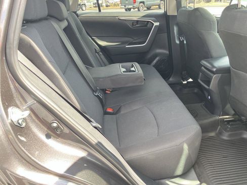 Used 2021 Toyota RAV4 LE image 29