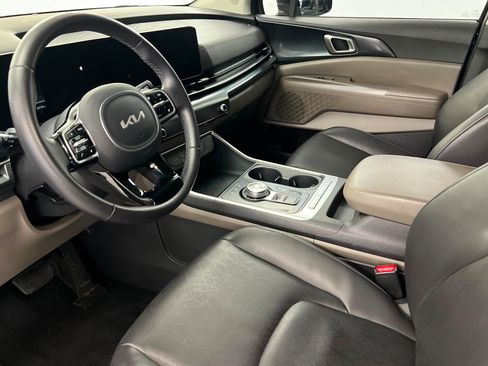 Used 2025 Kia Carnival LXS FWD image 16