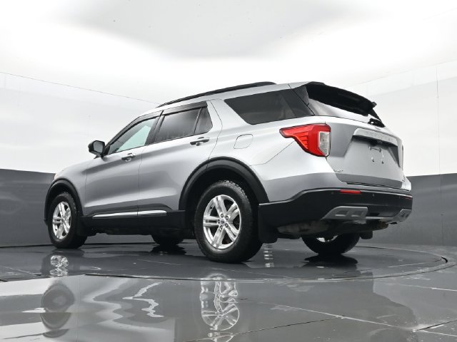 Used 2020 Ford Explorer XLT w/ Equipment Group 202A AWD/4WD image 24