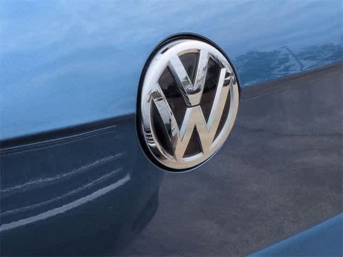 Used 2021 Volkswagen Golf 4-Door image 12