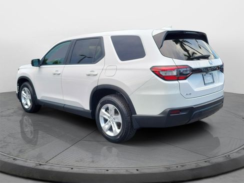 Certified 2024 Honda Pilot LX image 4