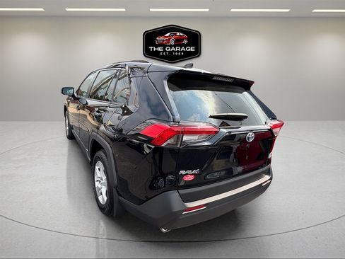Used 2021 Toyota RAV4 XLE w/ Convenience Package image 4