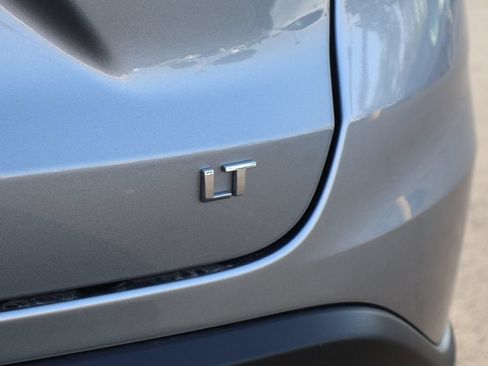 Used 2025 Chevrolet Trax LT w/ LT Convenience Package FWD image 17