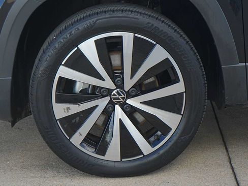 Used 2024 Volkswagen Taos SE FWD image 7