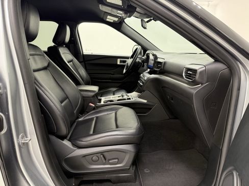 Used 2020 Ford Explorer XLT w/ Equipment Group 202A image 24
