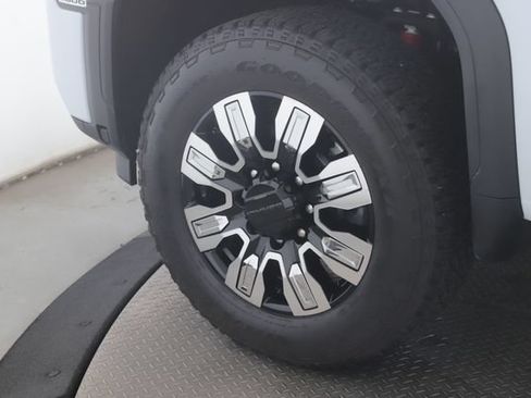 Used 2026 GMC Sierra 2500 Denali w/ Technology Package AWD/4WD image 13