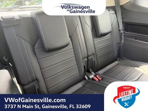 Certified 2025 Volkswagen Atlas SEL AWD/4WD image 9