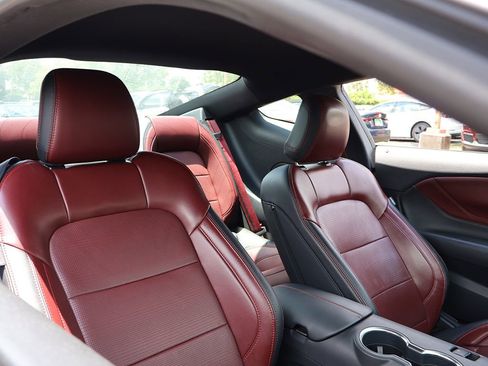 Used 2025 Ford Mustang GT Premium RWD image 31