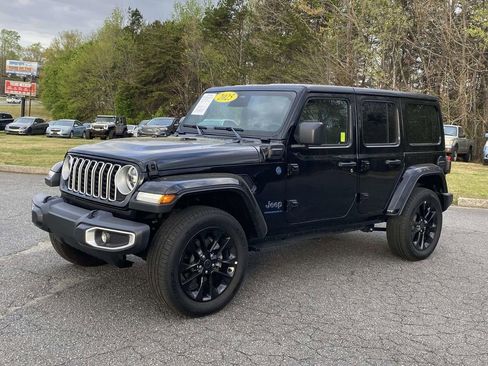 Used 2025 Jeep Wrangler Unlimited Sahara w/ Safety Group AWD/4WD image 1
