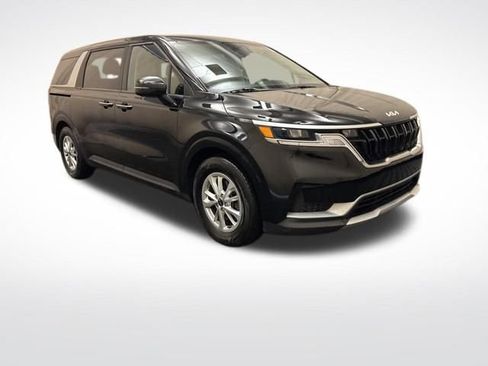 Used 2024 Kia Carnival LX FWD image 3