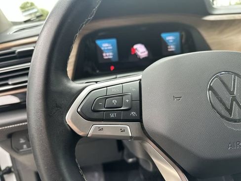 Used 2025 Volkswagen Atlas SE image 37