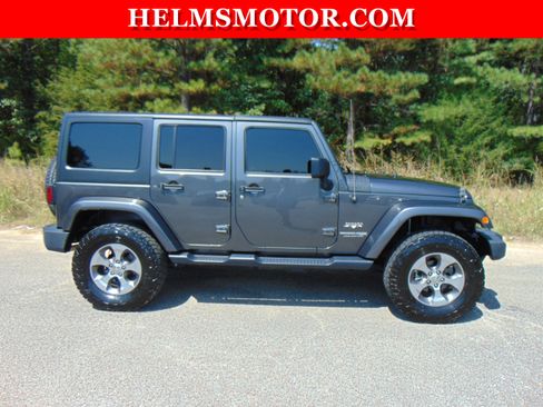 Used 2018 Jeep Wrangler Unlimited Sahara w/ Connectivity Group image 11