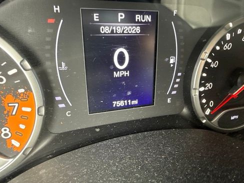 Used 2018 Jeep Renegade Latitude FWD image 9