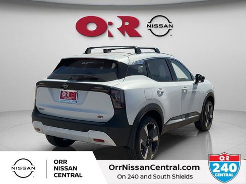 New 2026 Nissan Kicks SR w/ SR Premium Package FWD image 5