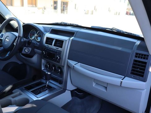 Used 2008 Jeep Liberty Limited image 17