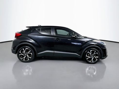 Used 2020 Toyota C-HR XLE FWD image 3