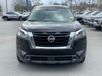 Used 2024 Nissan Pathfinder S video 2