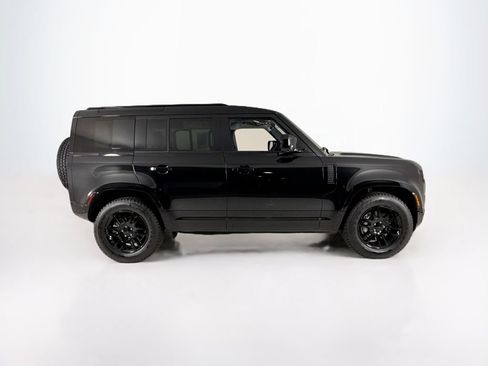 Used 2026 Land Rover Defender 110 X-Dynamic SE AWD/4WD image 6