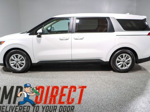 Used 2024 Kia Carnival LX FWD image 10