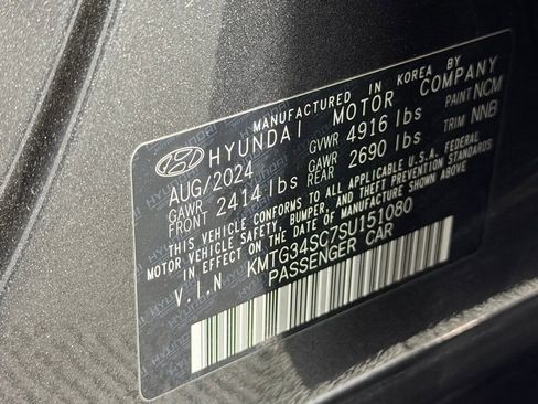 Used 2025 Genesis G70 2.5T image 33