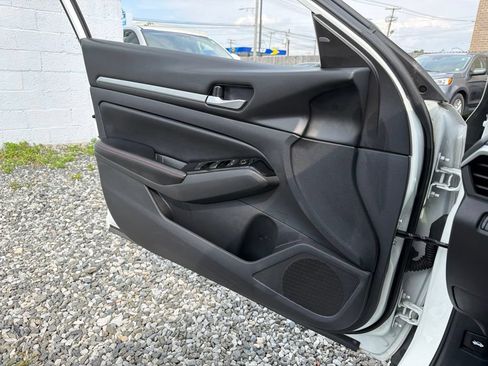 Used 2024 Nissan Altima 2.5 SR FWD image 23