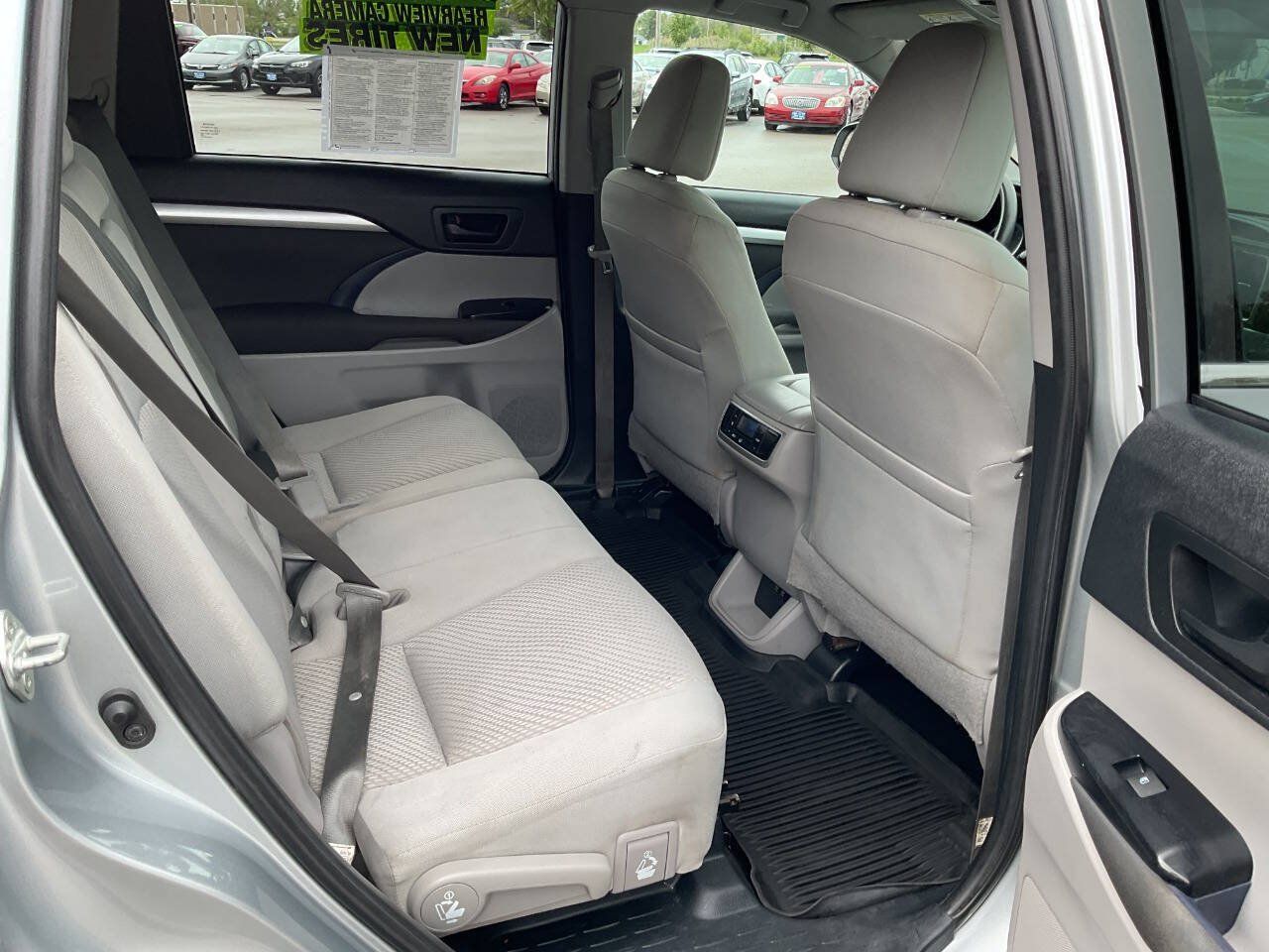 Used 2019 Toyota Highlander LE FWD image 35