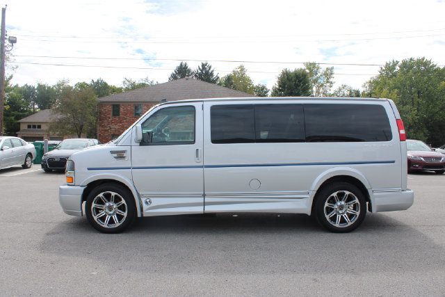 Used 2017 Chevrolet Express 2500 RWD image 5