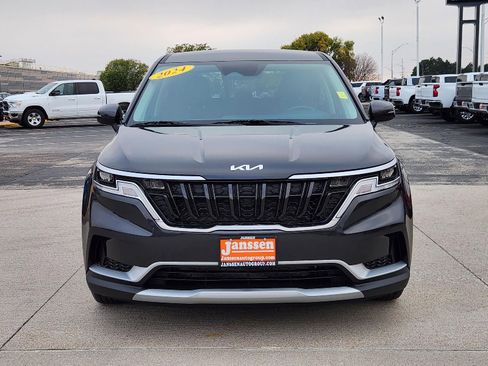 Used 2024 Kia Carnival LX image 3