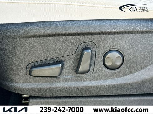 Used 2025 Kia Telluride EX w/ EX Captain's Chair Package image 25