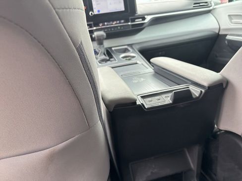 Used 2025 Toyota Sienna LE FWD image 22
