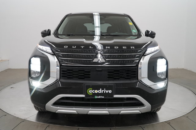 Used 2023 Mitsubishi Outlander SE AWD/4WD image 2