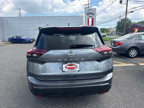 Used 2025 Nissan Rogue SV FWD image 4