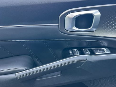 Used 2022 Kia Sorento SX image 11