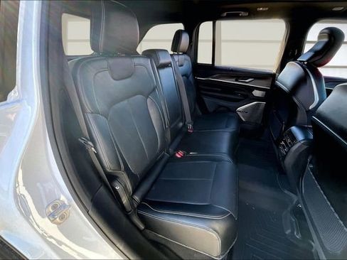 Used 2023 Jeep Grand Cherokee Overland w/ Advanced Protech Group III image 27