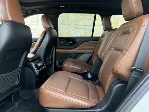 Used 2023 Lincoln Aviator Reserve w/ Equipment Group 201A RWD image 7