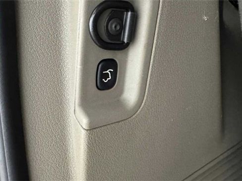 Used 2007 Jeep Commander Sport image 32