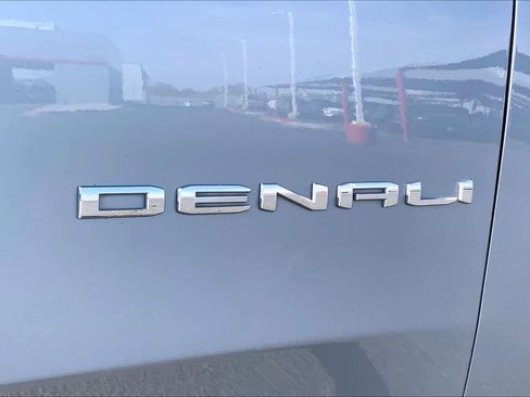 Used 2025 GMC Yukon Denali image 10