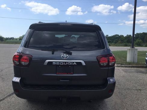 Used 2021 Toyota Sequoia Limited w/ Safety & Convenience Package AWD/4WD image 7