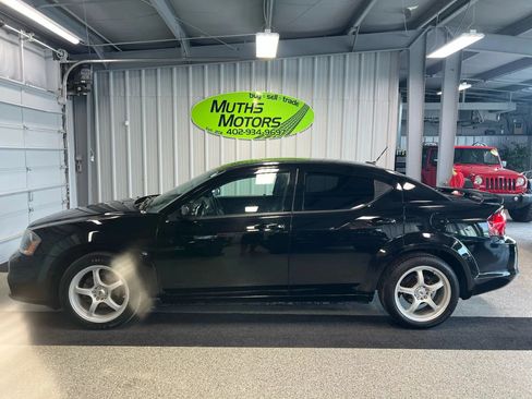 Used 2014 Dodge Avenger SXT w/ Blacktop Package FWD image 5