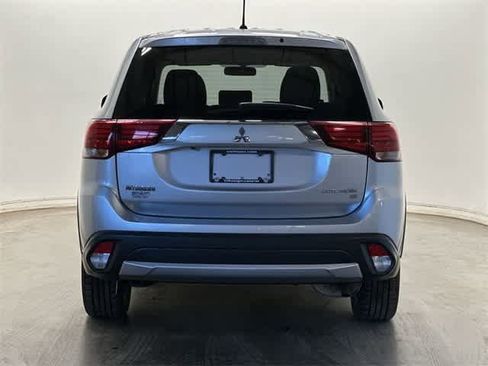 Used 2016 Mitsubishi Outlander SE image 4
