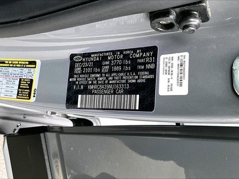 Certified 2022 Hyundai Venue Limited w/ Cargo Package image 17