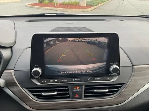 Used 2025 Nissan Altima 2.5 SV FWD image 18