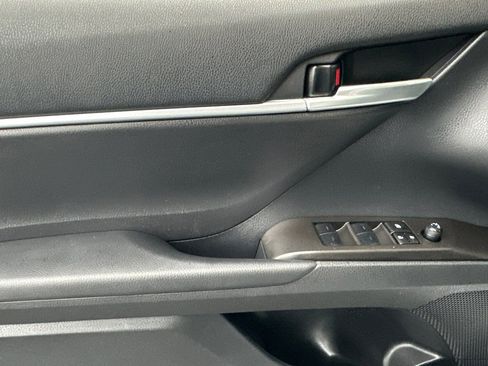 Used 2023 Toyota Camry SE image 11