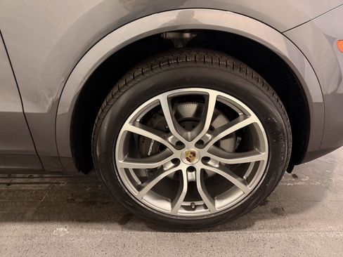 Used 2023 Porsche Cayenne Coupe image 13